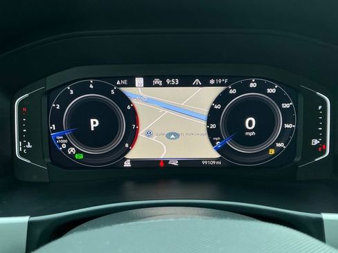 Used 2022 Volkswagen Atlas SEL Premium image 2