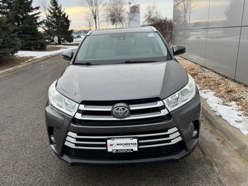 Used 2017 Toyota Highlander XLE image 36