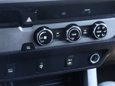Used 2016 Toyota Tacoma TRD Off-Road w/ Towing Package RWD image 30