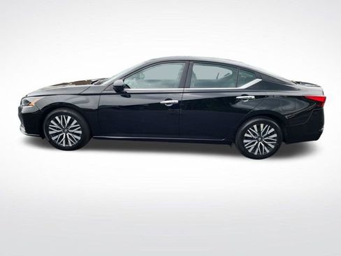 Used 2024 Nissan Altima 2.5 SV FWD image 2