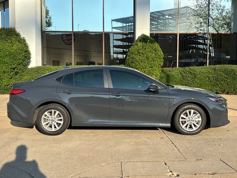 Used 2025 Toyota Camry LE FWD image 9