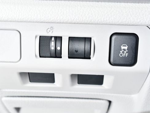 Used 2017 Subaru Forester 2.5i Premium w/ All-Weather Package image 30