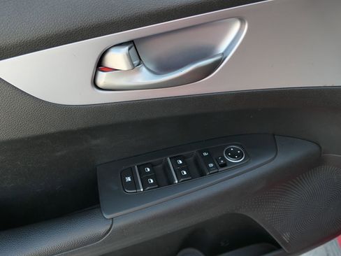 Used 2022 Kia Forte LXS image 19