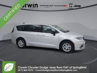 Used 2024 Chrysler Pacifica Touring-L