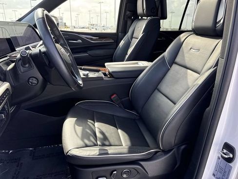 Used 2024 Cadillac Escalade Premium Luxury w/ Performance Package AWD/4WD image 11