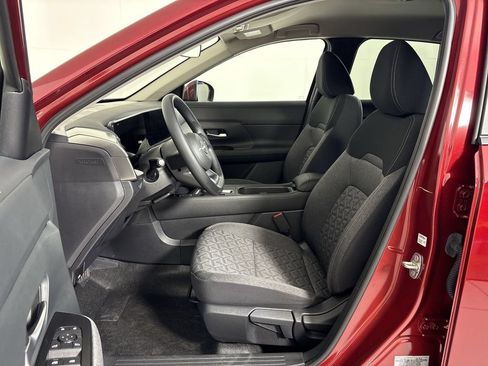 Used 2025 Nissan Kicks SV FWD image 13