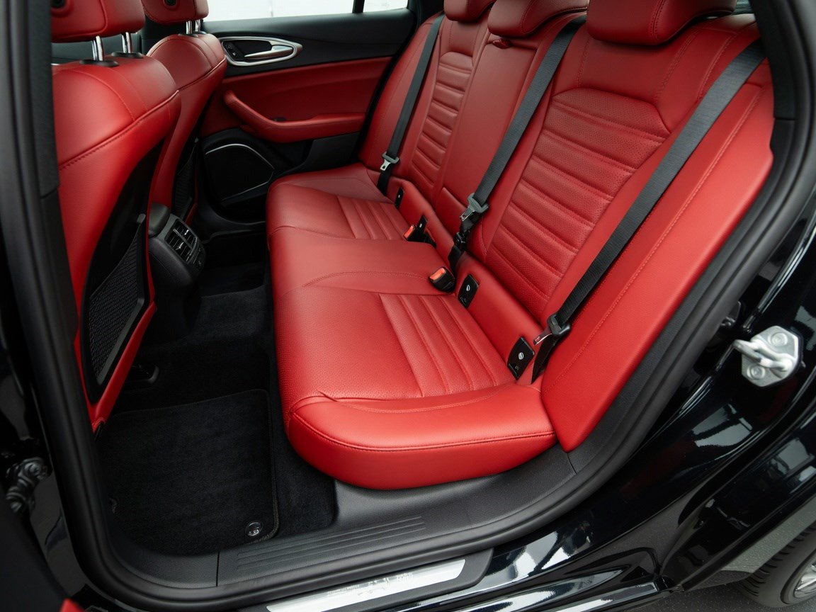 Used 2023 Alfa Romeo Giulia Veloce RWD image 13