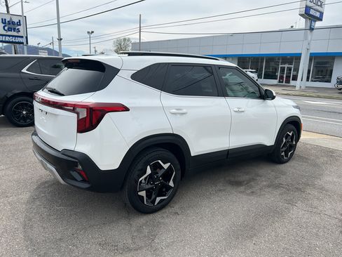 Used 2025 Kia Seltos EX w/ EX Sunroof Package image 3