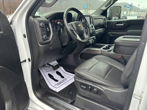 Used 2022 Chevrolet Silverado 3500 LTZ w/ LTZ Convenience Package image 10