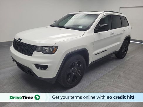 Used 2019 Jeep Grand Cherokee Laredo image 1