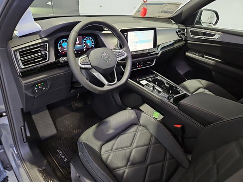 New 2026 Volkswagen Atlas Cross Sport SE FWD image 12