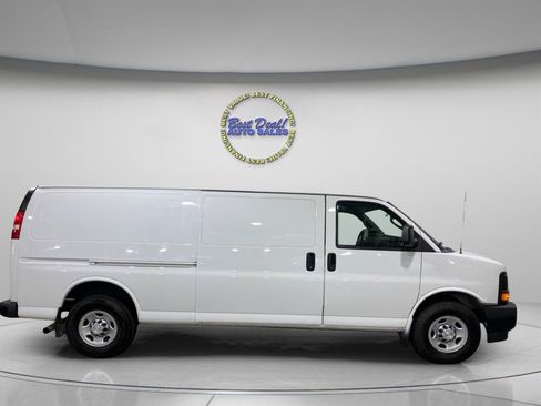 Used 2017 Chevrolet Express 3500 Extended RWD image 6