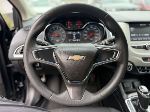 Used 2017 Chevrolet Cruze LS FWD image 44