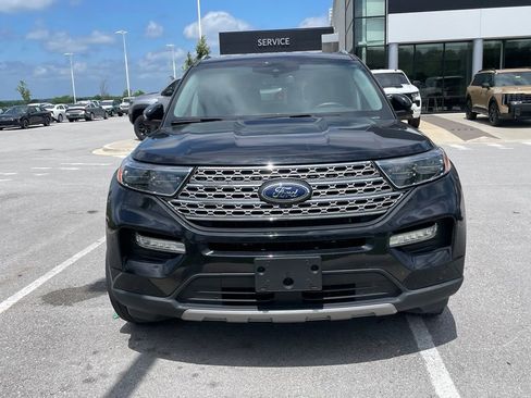 Used 2024 Ford Explorer Limited AWD/4WD image 2