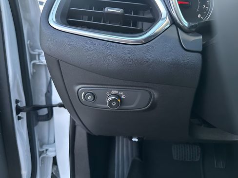 Used 2023 Chevrolet Equinox LT image 27