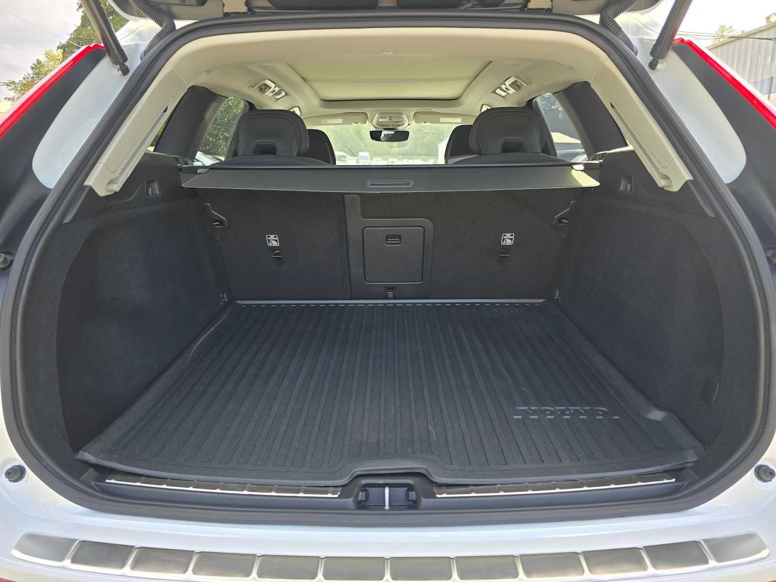 Used 2026 Volvo XC60 B5 Plus w/ Climate Package AWD/4WD image 14