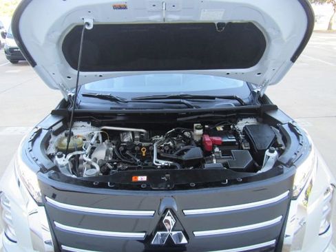 Used 2025 Mitsubishi Outlander SE image 55