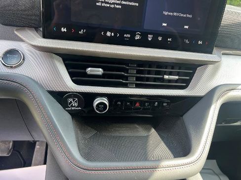 Used 2025 Ford Explorer Active image 17