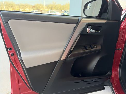 Used 2016 Toyota RAV4 XLE image 12