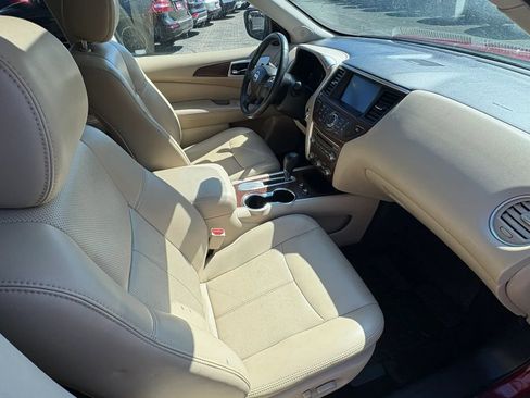 Used 2018 Nissan Pathfinder Platinum FWD image 32