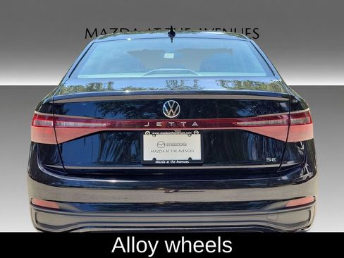 Used 2025 Volkswagen Jetta SE FWD image 10