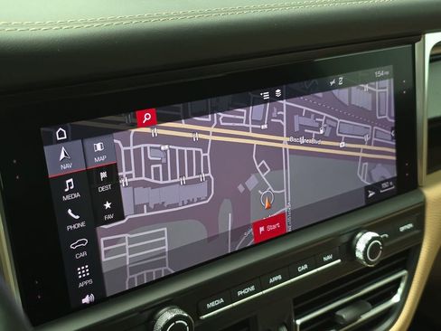 Certified 2019 Porsche Macan AWD/4WD image 17