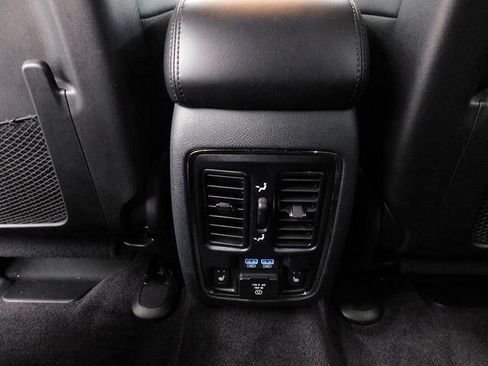 Used 2018 Jeep Grand Cherokee Limited image 39