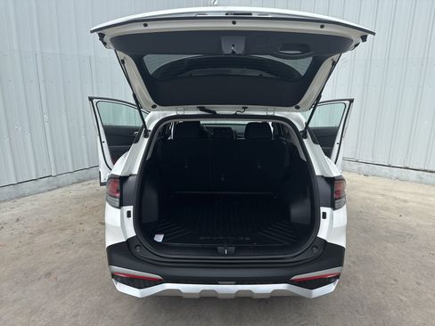 Used 2025 Kia Sportage LX image 7