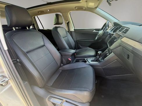 Used 2019 Volkswagen Tiguan SE w/ Panoramic Sunroof Package FWD image 40