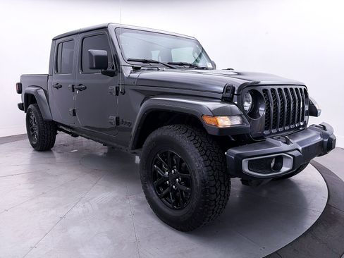 Used 2023 Jeep Gladiator Sport AWD/4WD image 7