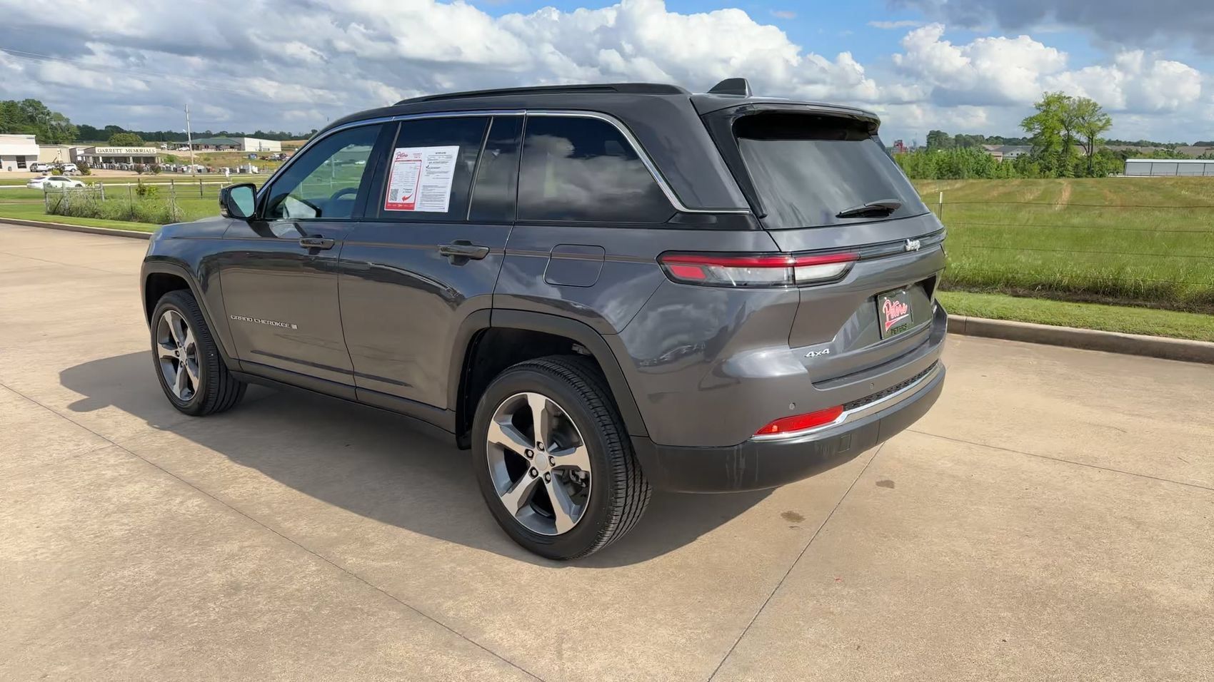 Used 2025 Jeep Grand Cherokee Limited AWD/4WD image 5