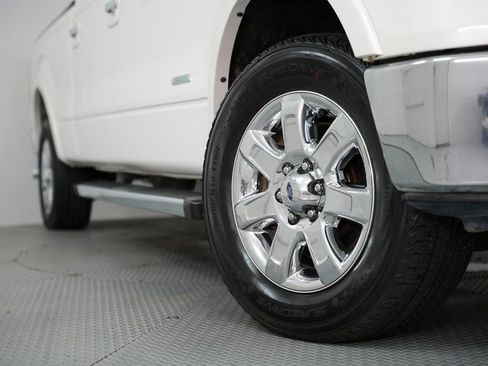 Used 2014 Ford F150 Lariat w/ Lariat Chrome Package image 16