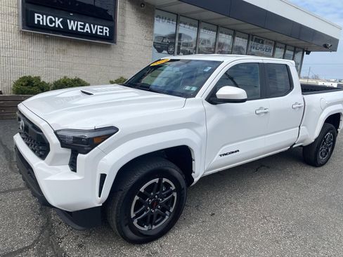 Used 2024 Toyota Tacoma TRD Sport RWD image 2