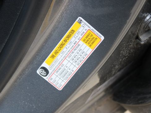 Used 2022 GMC Acadia SLE w/ Driver Convenience Package image 32