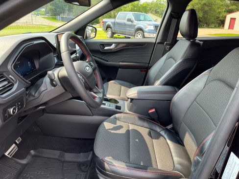 Used 2023 Ford Escape ST-Line Select w/ Tech Pack #2 image 9