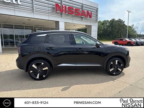 New 2025 Nissan Kicks SR image 11