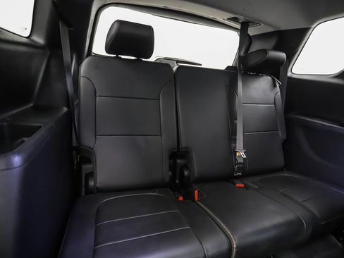 Used 2021 Chevrolet Traverse LT image 30