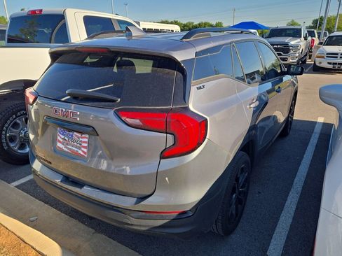 Used 2020 GMC Terrain SLT w/ Preferred Package FWD image 3