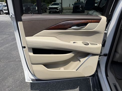 Used 2016 Cadillac Escalade ESV Luxury AWD/4WD image 19