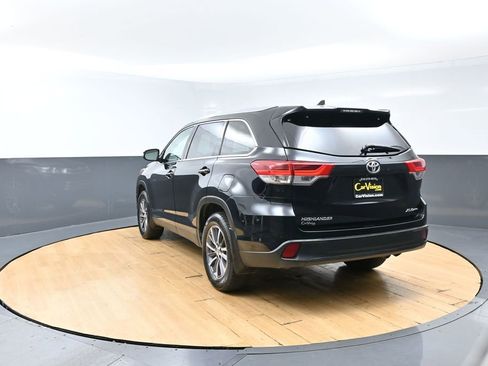 Used 2019 Toyota Highlander XLE AWD/4WD image 8