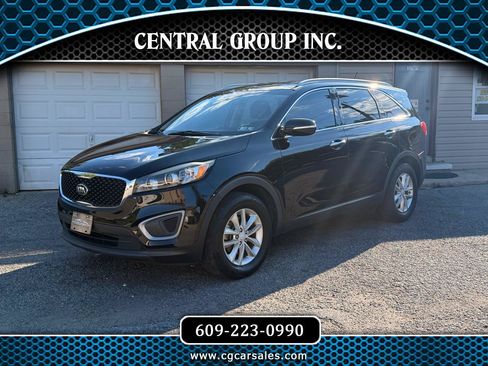 Used 2017 Kia Sorento FWD image 1