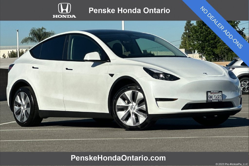 Used 2024 Tesla Model Y Long Range AWD/4WD image 1
