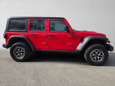 Used 2025 Jeep Wrangler Unlimited Rubicon AWD/4WD image 2