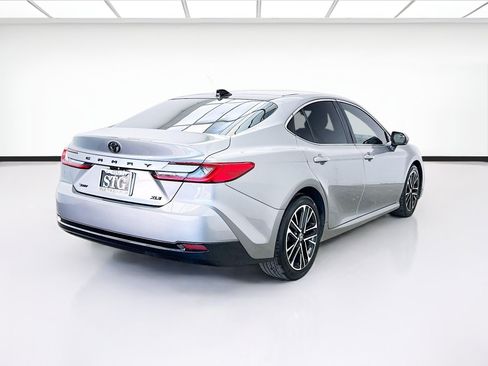 Used 2025 Toyota Camry XLE FWD image 4