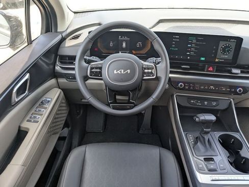 New 2026 Kia Carnival FWD image 18