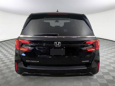 New 2026 Honda Odyssey Touring image 5