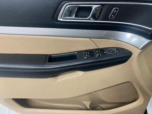 Used 2017 Ford Explorer XLT w/ Equipment Group 201A image 9