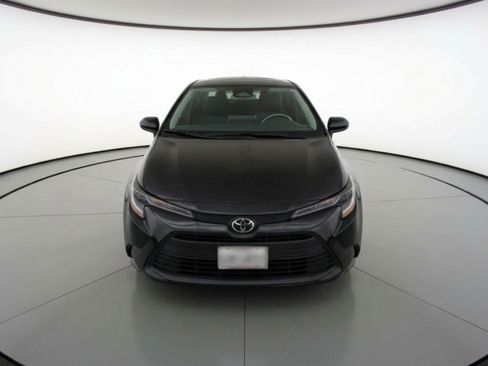 Used 2025 Toyota Corolla LE FWD image 2