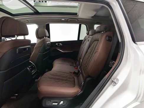 Used 2026 BMW X7 xDrive40i AWD/4WD image 11