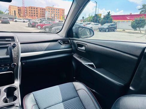 Used 2015 Toyota Camry SE FWD image 17